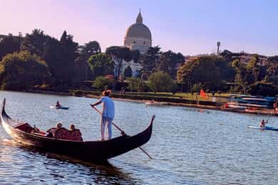 Roma: Gondola Lake Ride