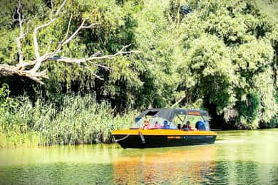BOAT RENTAL WITH CREW, EXCLUSIVE REGIME (9h)
