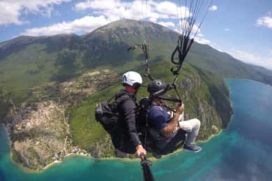 Paragliding ved Ohrid-søen