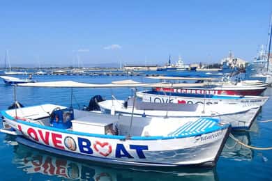 Syracuse: Magical Tour around the island of Ortigia and sea caves