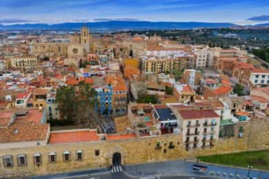 Z Salou: Tour Poblet, wina i Sitges