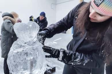 Rovaniemi: Ice sculpting experience with dinner at Kota
