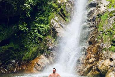 Medellín: Secret Waterfall Hike Tour with Snack and Coffee