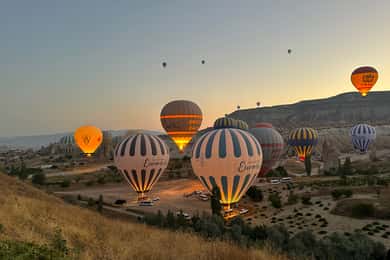 Cappadocia: Sunrise Hot Air Balloon Watching Tour