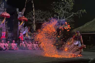 Ubud: Kecak i pokaz tańca z ogniem w świątyni Puseh w Batubulan