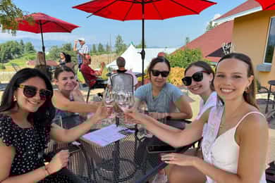 Kelowna: E-Bike Guided Wine Tour with Lunch & Tastings