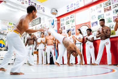 Salvador: Noite cultural de capoeira, samba e batuques