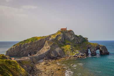 Gaztelugatxe with access, Bermeo and Gernika from Bilbao