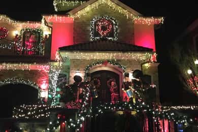 NYC: Christmas Lights and Dyker Heights Tour