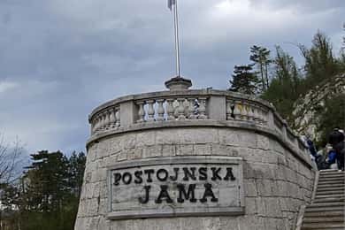 Da Lubiana alle Grotte di Postumia, al Castello di Predjama e al parco di Postumia