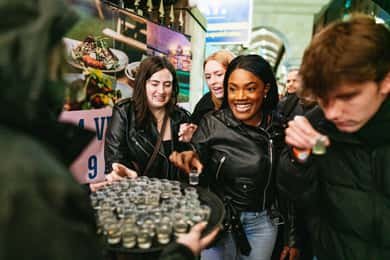 Edimburgo: 7 Bar Pub Crawl con 7 Shots e Sconti