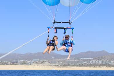 Cabo San Lucas: Parasailing Experience
