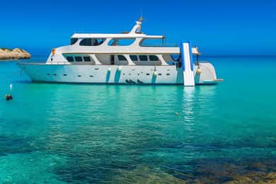 Protaras: DREAM lyxig yachtkryssning med rutschkana, grill och 1 drink