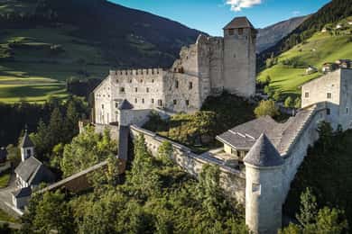 Burg Heinfels erleben: Geführte Tour durch die mittelalterliche Burg