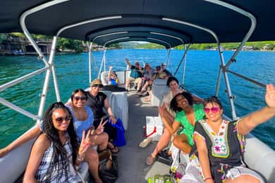 Austin: Lake Austin Guided Boat Tour with Full Sun Shading
