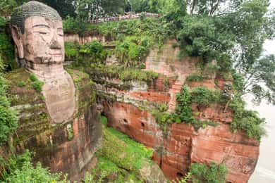 Chengdu: Private Round-Trip Transfer to Leshan Budda
