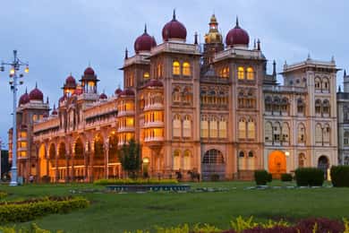 Explora Mysore: Grandeza palaciana e mercados vibrantes