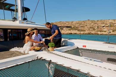 Heraklion: Catamarã Dia com jantar preparado por chef, bar aberto e pôr do sol
