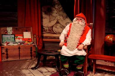 Rovaniemi: Guided Tour of Santa Claus Village with Pickup