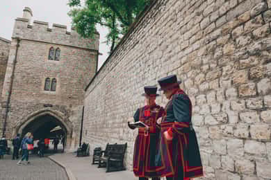 Ultimate Tower of London, Beefeater Welcome & Crown Jewels