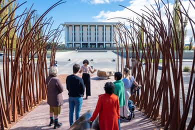 Kvinnorna bakom Canberra: Inspirerande guide med lokal guide