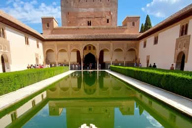 Alhambra och Nasrids palats Guidad tur med biljetter