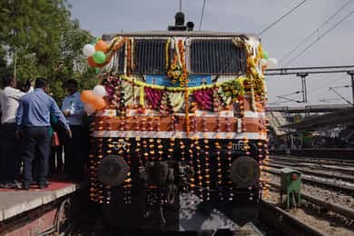 From Delhi/Agra: Confirmed Express Train Ticket Delhi - Agra