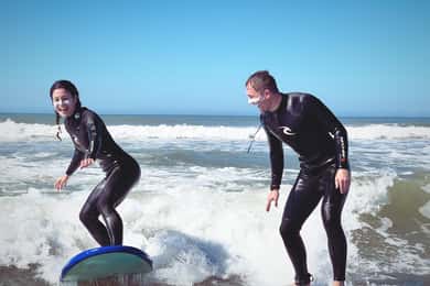 Surf para principiantes en lugares agradables