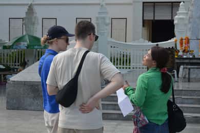Chiang Mai: Historic Temples and City Guided Walking Tour