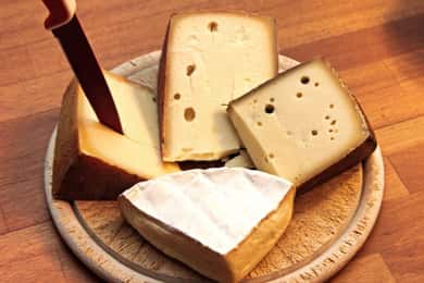 Wines and Cheeses tasting experience at home