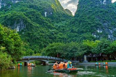 Hanoi: tour de 2 días a Ninh Binh con alojamiento en casa de familia y autobús a Phong Nha