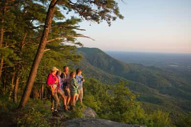 Atlanta Norte: Visita autoguiada ao Fort Mountain Park com uma fisga