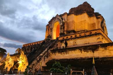 Chiang Mai: Chiang Mai Old City Twilight Walking Tour