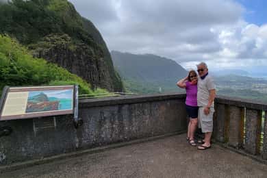 Oahu: 5 Hour Exclusive Car & Driver - 1 to 4 persons