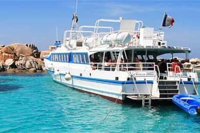 Croisière d'une journée vers les îles Cerbicales et Lavezzi avec déjeuner