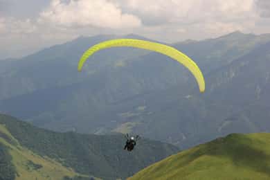 Georgia: Paragliding tandem flight in Gudauri with video
