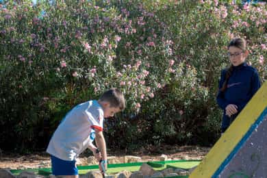 Salou: Karnet na minigolfa z wyposażeniem