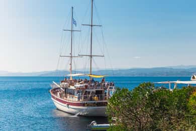 Desde Salónica: Crucero por la Laguna Azul de Halkidiki con almuerzo