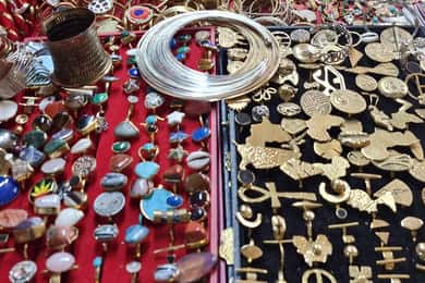 Maasai Market Souvenir Shopping