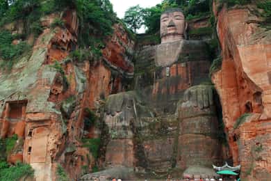 Leshan Giant Buddha & Huanglongxi/Buddha Temple Day Trip