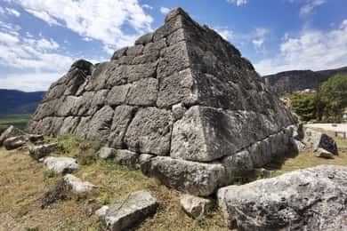 Nafplio: pyramid, castles & major attractions of Argolis