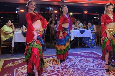Istanbul: Bosporin illallisristeily yksityisellä pöydällä ja show'lla