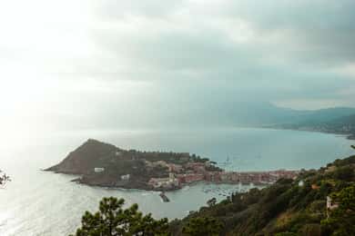 Punta Manara: Wandern in der mediterranen Macchia mit Blick auf das Meer
