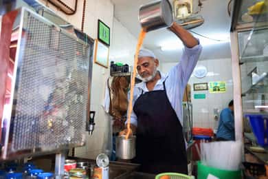 Singapore Food Tour: Eat like a local with 10+ food tastings