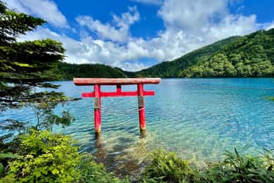 Nagano: Hidden Emerald Lake & Ghibli-Inspired Onsen Town