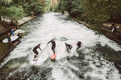 München: 3 Stunden Fluss-Surfen - Eisbach in München 2024