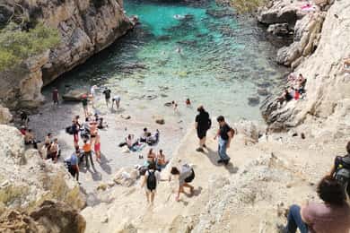 Marseille: Calanques National Park Guided Hike with Picnic