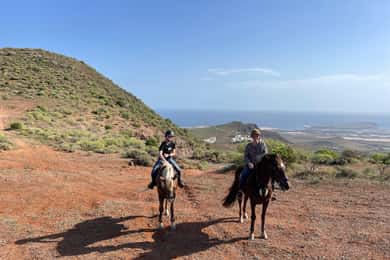 2 hours Green Mountains Horse Riding Tour