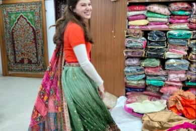 Delhi: Customized Shopping Tour with Female Consultant