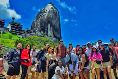 PREMIUM prehliadka Guatapé, LUXUSNÁ LOĎ a DOPRAVA ZDARMA z Medellínu